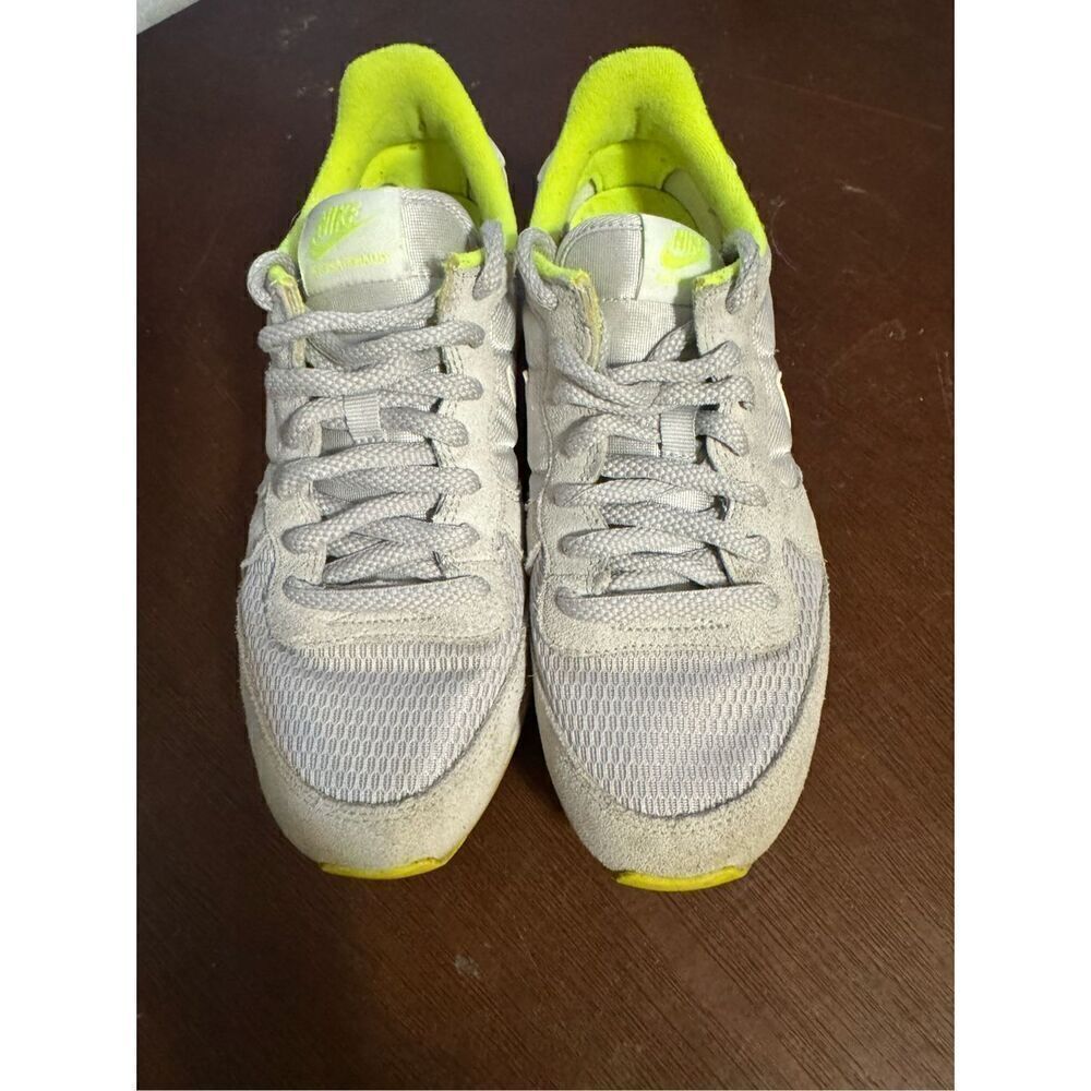 Nike Internationalists sneakers size 7 - Picture 2 of 7